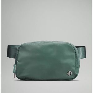 Lululemon everywhere belt bag